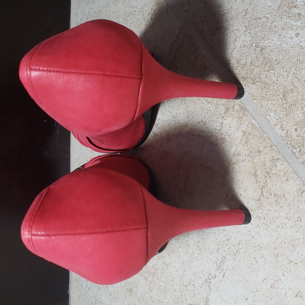 Red High Heels - Picture 3 of 10